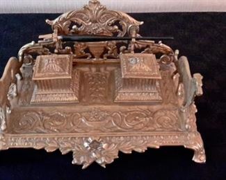 Art Nouveau French Gilt Bronze Double Inkwell with dog on each side, ceramic pots and ink pen. 19th century, French Louis XV style figural cast bronze double inkwell pen holder. Item features cast bronze dogs and central face, double inkwell with glass inserts, pen holder, and other ornate pierced bronze detail. circa 19th century.