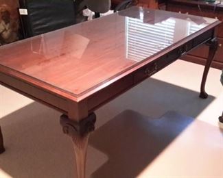 Beautiful office desk with glass topper and one drawer.