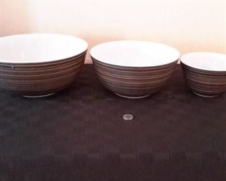 Rare vintage Pyrex "Terra" nesting mixing bowls in excellent condition!