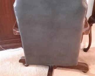 Ethan Allen Tufted Blue/Gray Leather with Nail-Head Trim Swivel Executive office chair in excellent condition!