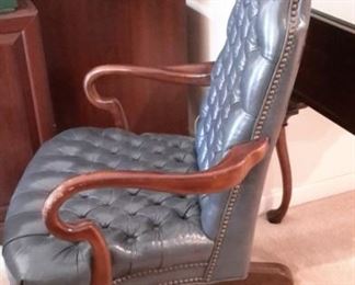 Ethan Allen Tufted Blue/Gray Leather with Nail-Head Trim Swivel Executive office chair in excellent condition!