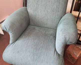 Accent Arm Chair https://ctbids.com/#!/description/share/208895