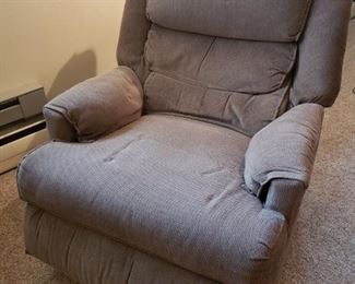 Comfy Recliner https://ctbids.com/#!/description/share/212151