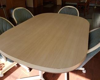 Dining Room Table & Chairs https://ctbids.com/#!/description/share/213486