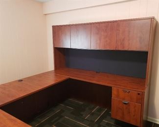Desk & Hutch https://ctbids.com/#!/description/share/213958
