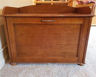 Shoe Storage Bench https://ctbids.com/#!/description/share/216364