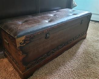 Trunk/Bench https://ctbids.com/#!/description/share/216293