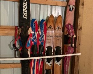 SKIS