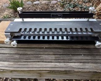 Sears dovetail jig