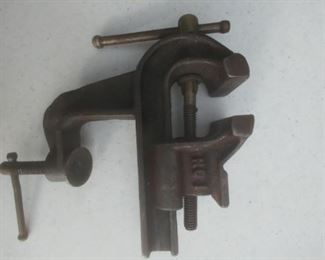 Bench vise