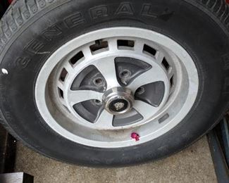 Jaguar xj6 tire and rim