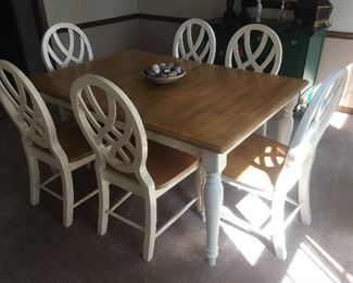Dining Room Table and 6 Chairs with Leaf