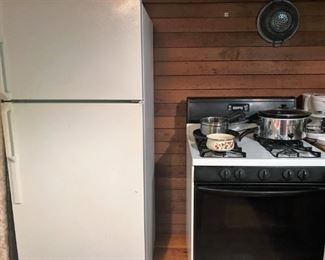 Nice Hotpoint refrigerator/freezer, Amana propane gas stove