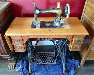 Singer machine with cabinet circa 1910, includes top cover as well (not pictured), in VERY GOOD condition. 