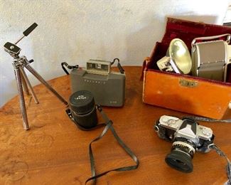 Vintage cameras including a Nikkormat 35mm in GOOD condition. 