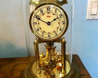 Anniversary clock, VERY GOOD condition. Works great. 