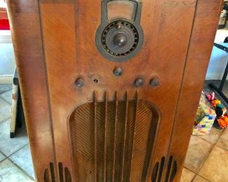 PHILCO radio 1930s, needs TLC.