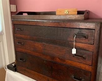 Vintage three drawer tool chest in amazing condition!!