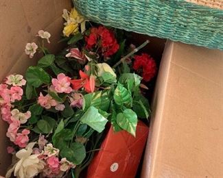 Box of artificial flowers & baskets
