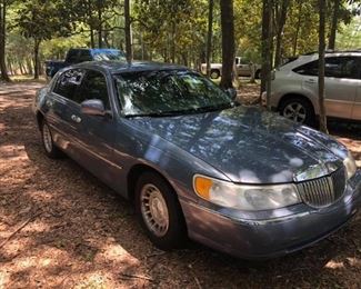 1999 Lincoln Town Car
112,000 miles
Cold AC
Good running condition.