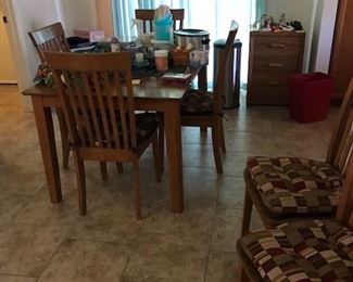 DINING ROOM TABLE AND CHAIRS.