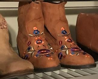 EMBROIDERED HALF BOOTS