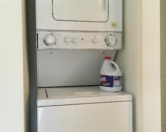 Stacking washer dryer