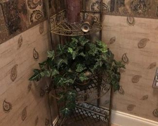 Cute little corner shelf.