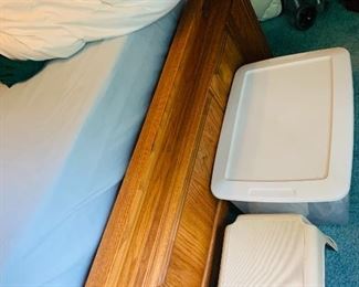 Footboard of the bed