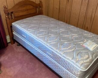 Twin matching Broyhill beds
