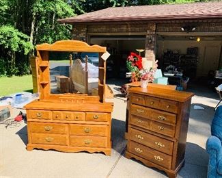 Broyhill Oak bedroom furniture