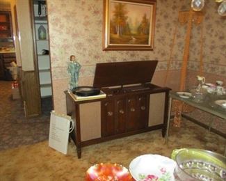 Stereo - works! Beaded hanging table