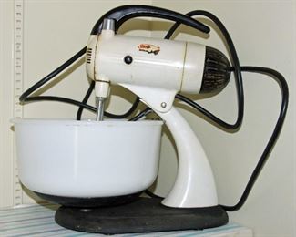 Vintage Sunbeam MixMaster, Model 9, 9inch Bowl, 2 Beaters