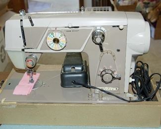 Vintage Nelco R-2000 Sewing Machine