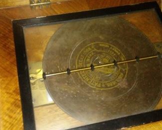 VINTAGE SYMPHONION MUSIC BOX WITH DISCS