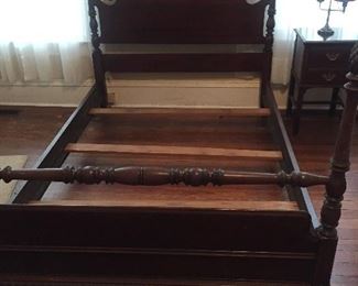 Mahogany Full Size Poster Bed