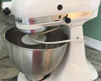KitchenAid Classic Stand Mixer (Great Condition)