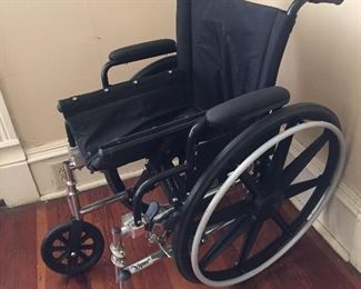 Drive Medical Viper Wheelchair w/ Swing Away Footrests