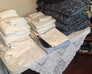 Linens~Queen Sized Sheets/Comforter Set