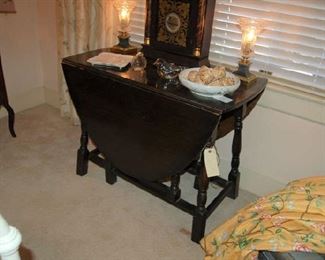 English gate leg table