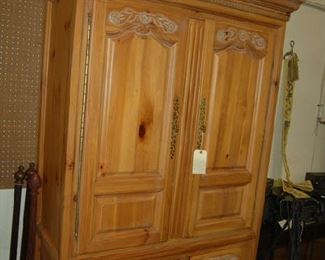 Entertainment cabinet