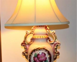 Ornate vintage lamp!