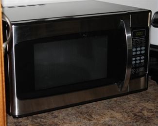 Microwave oven - new condition!