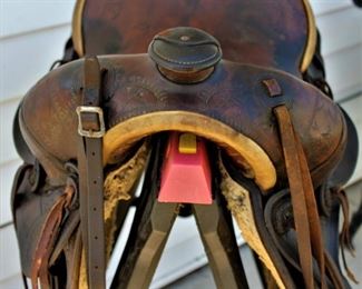 Roping Saddle Front
