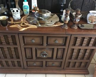 This is a hi-fi stereo -- old audio is hot right now