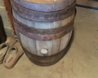 I love this barrel!  Can you say coffee table?
