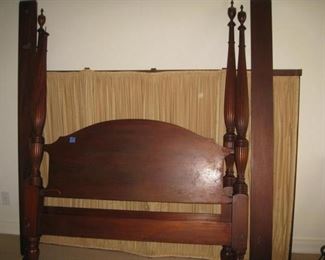 4 poster bed with canopy