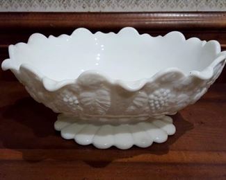 Westmoreland milk glass bowl w/ grapes &  leaves