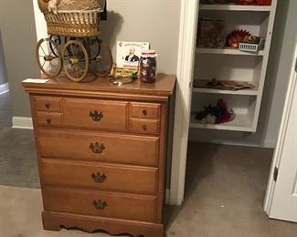 Small chest of drawers.