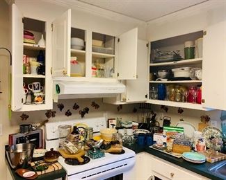 Lots of Kitchenware! 